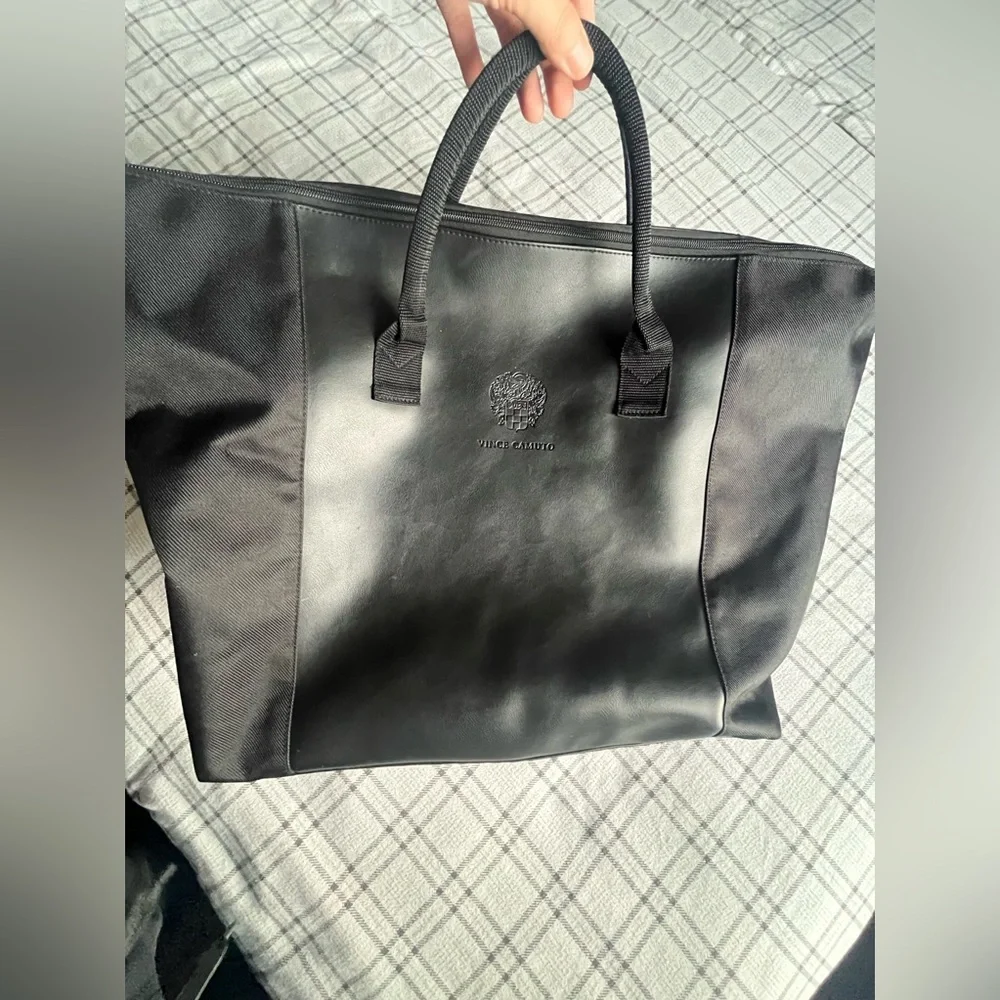 Vince Camuto leather duffle overnight travel‎ bag Unisex